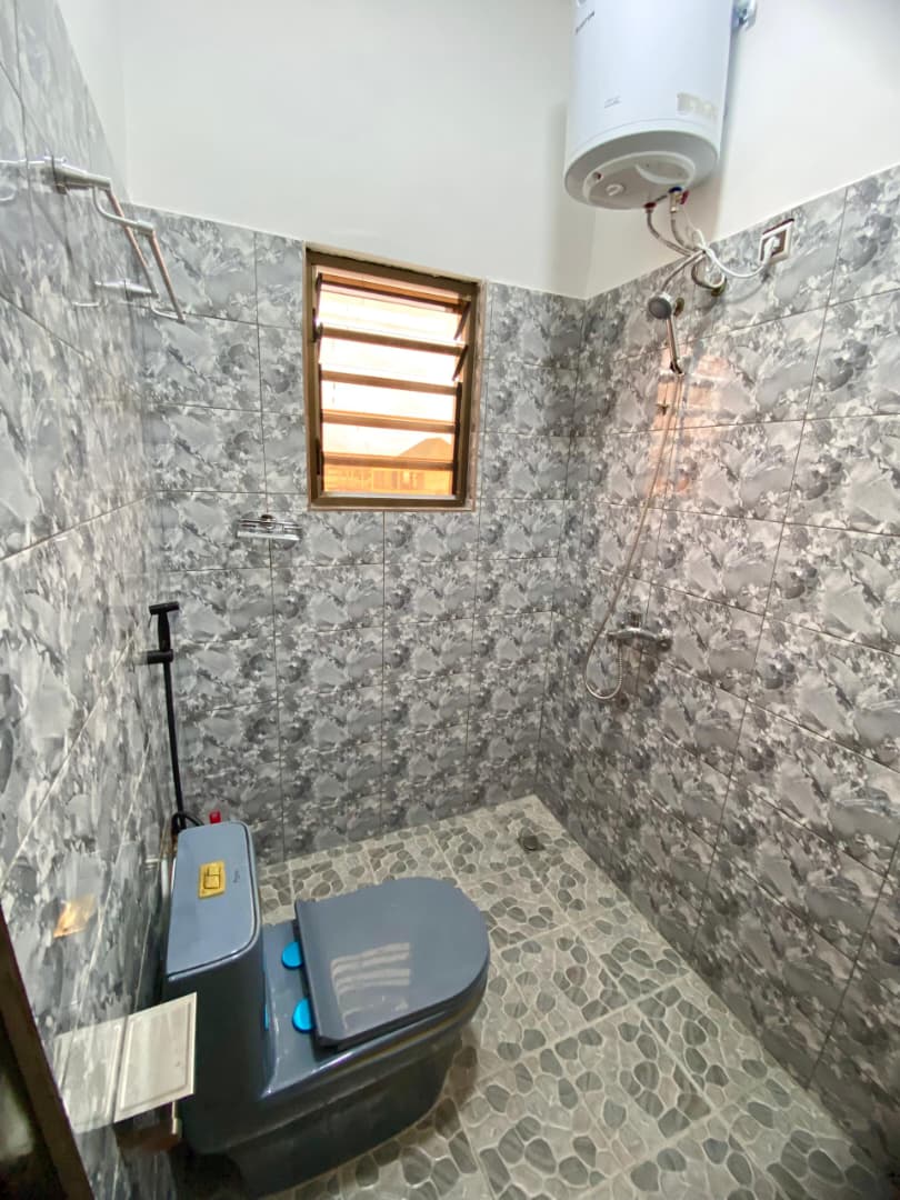 Appartement meublé de 2 chambres salon à louer à Avédji Amétossimé – 350 000 FCFA