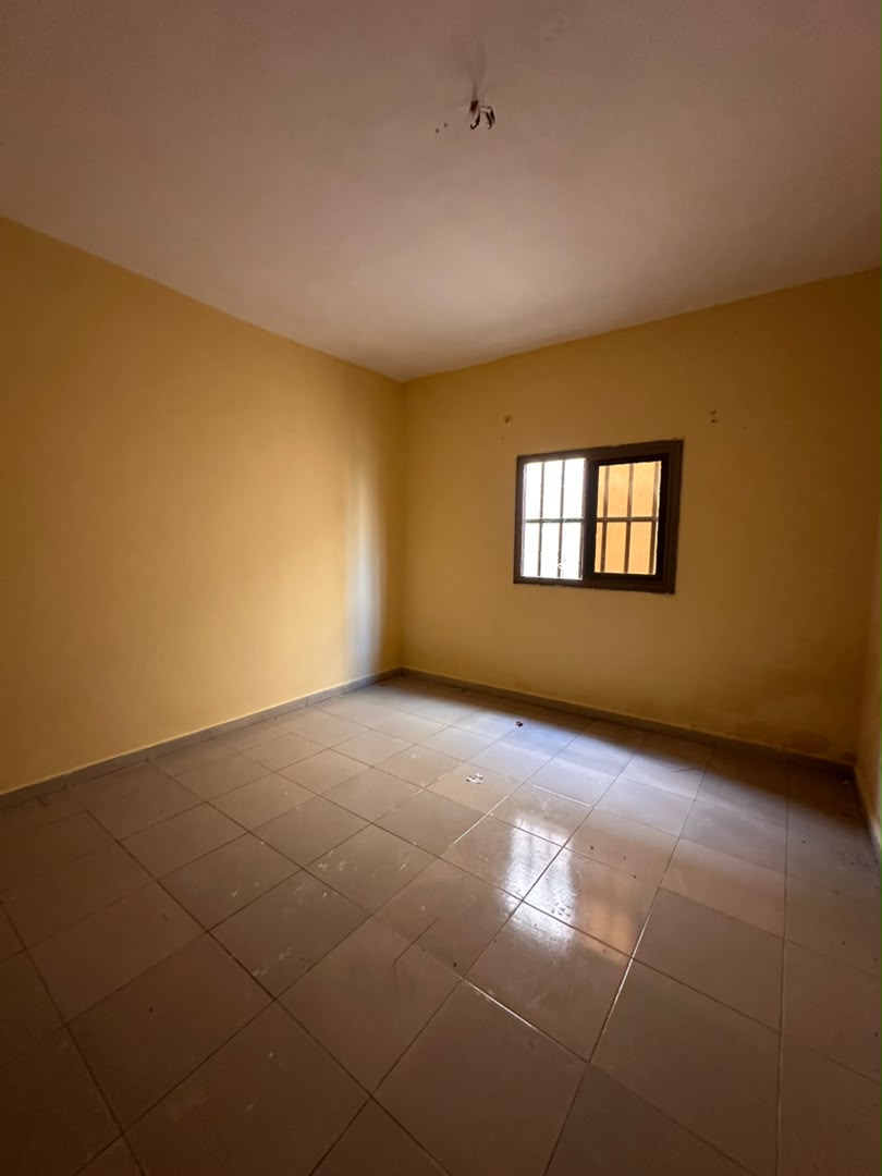 Villa de 4 chambres à louer à Agbalepedo non loin de la poste – 120 000 FCFA