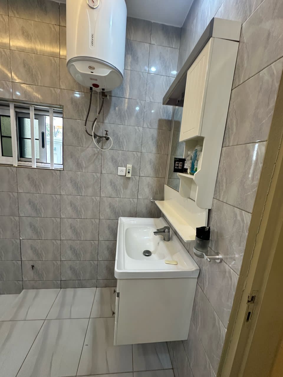 appartement 3 chambres en location à Amadahomé Bar Visa – 120 000 FCFA