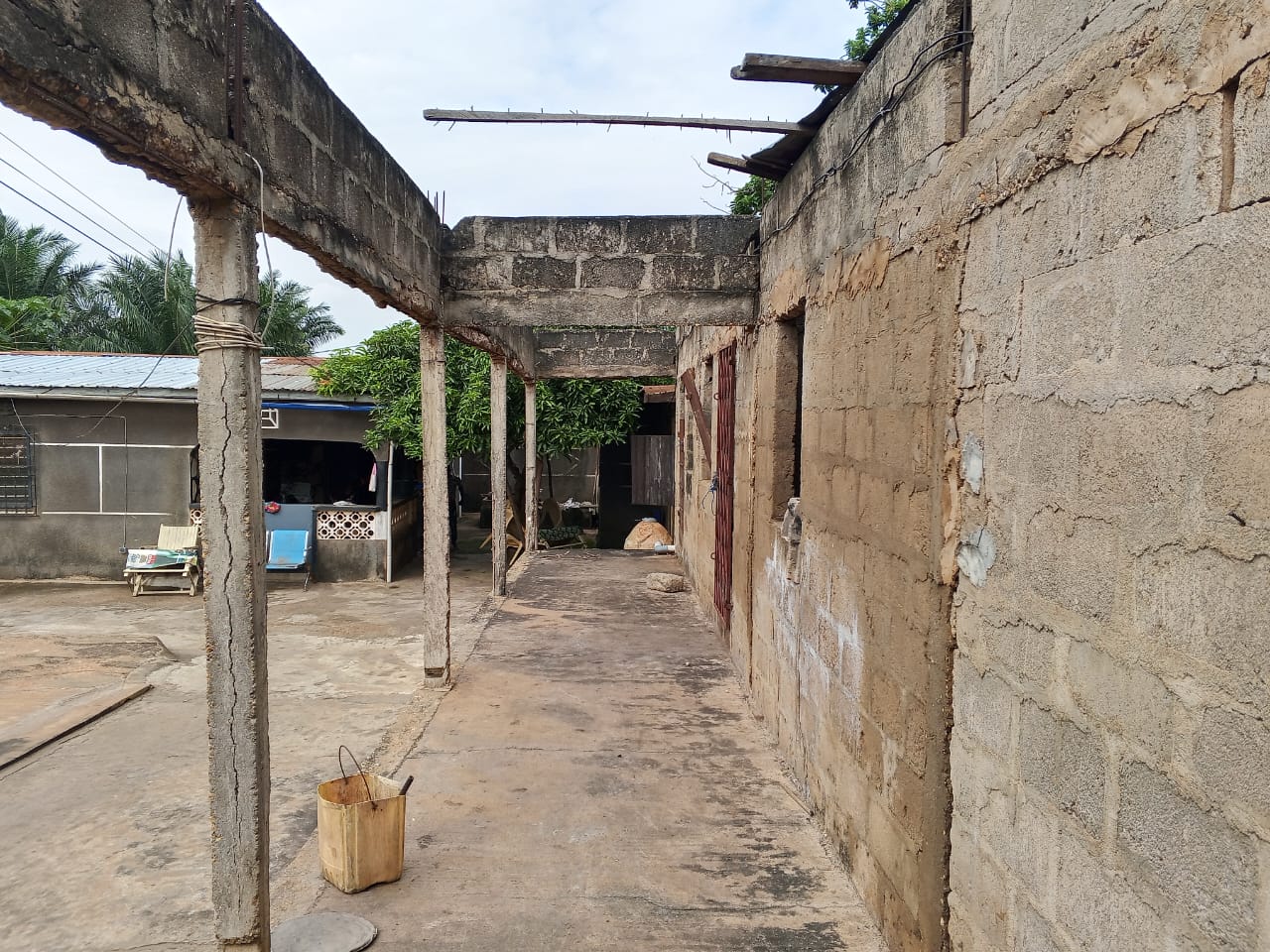 Demi lot à vendre à Adétikopé Adewi à 600 m du goudron – 10 millions FCFA