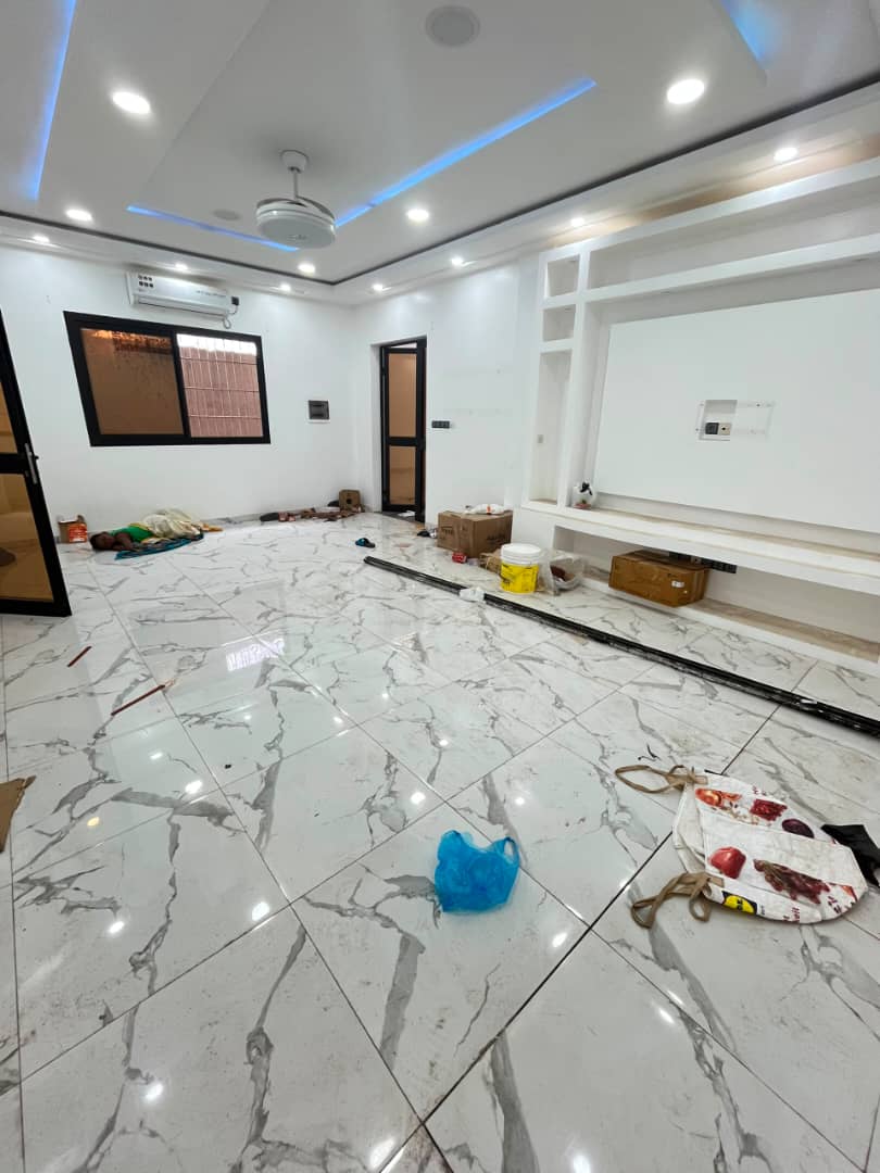 Appartement 2 chambres salon à louer à Pharmacie Djidjole – 175000 FCFA