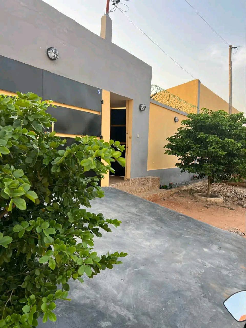 Maison sur 1 lot en vente à Segbé – 35 millions FCFA