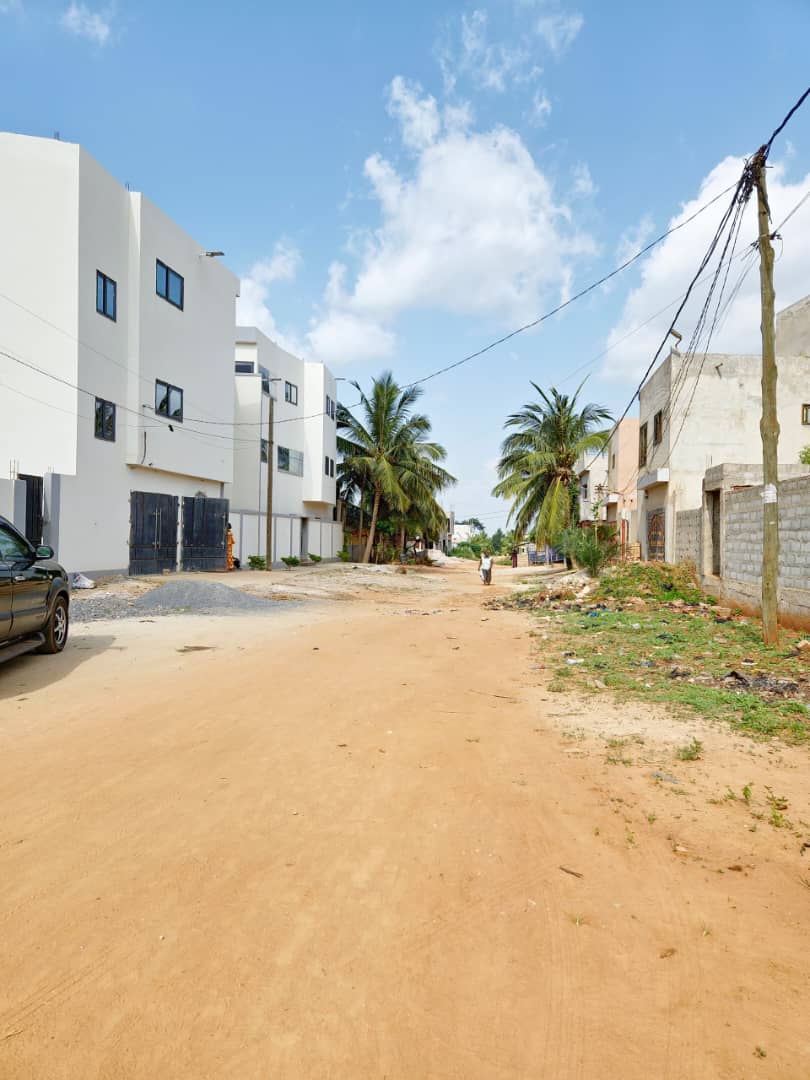 Terrain de 13800 m² en vente à Aképé – 17 millions FCFA le lot