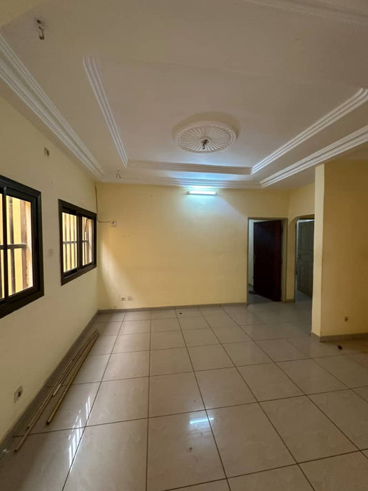 Appartement 3 chambres à louer à Amadahomé Bar Visa – 120 000 FCFA