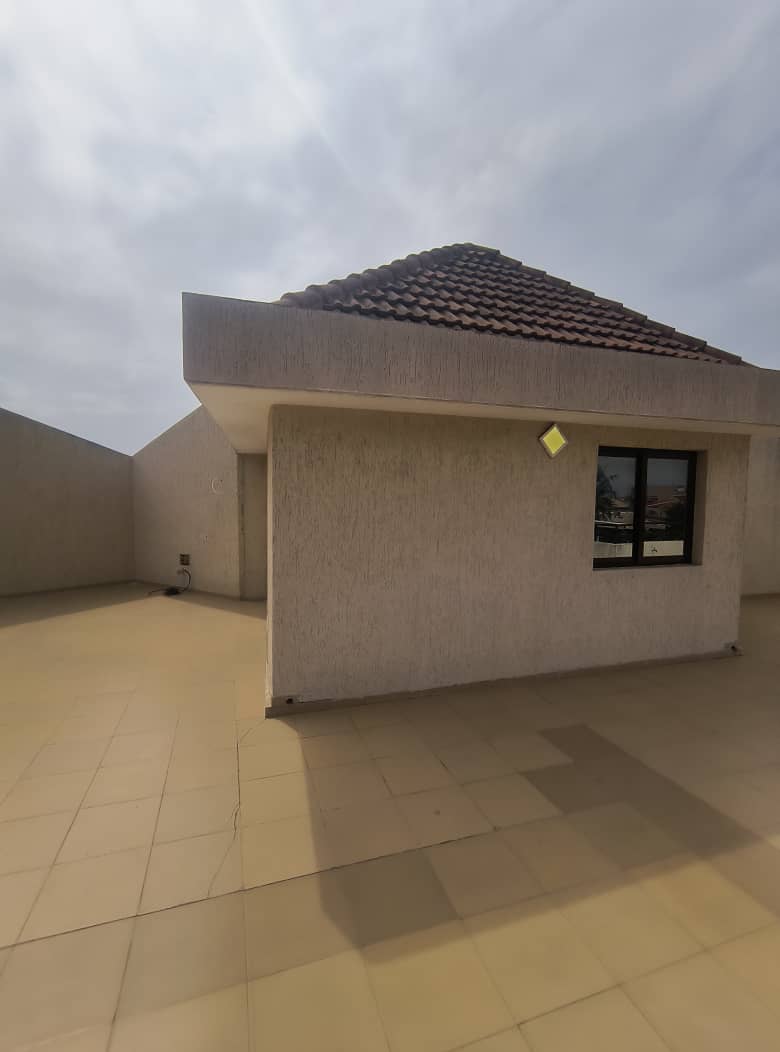 Villa duplex 7 chambres avec piscine à louer à Nukafu – 550 000 FCFA
