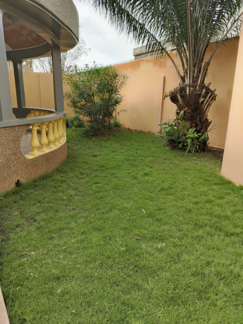 Villa 3 chambres à louer à Adidogomé douane Ecole Esgis – 120000 FCFA