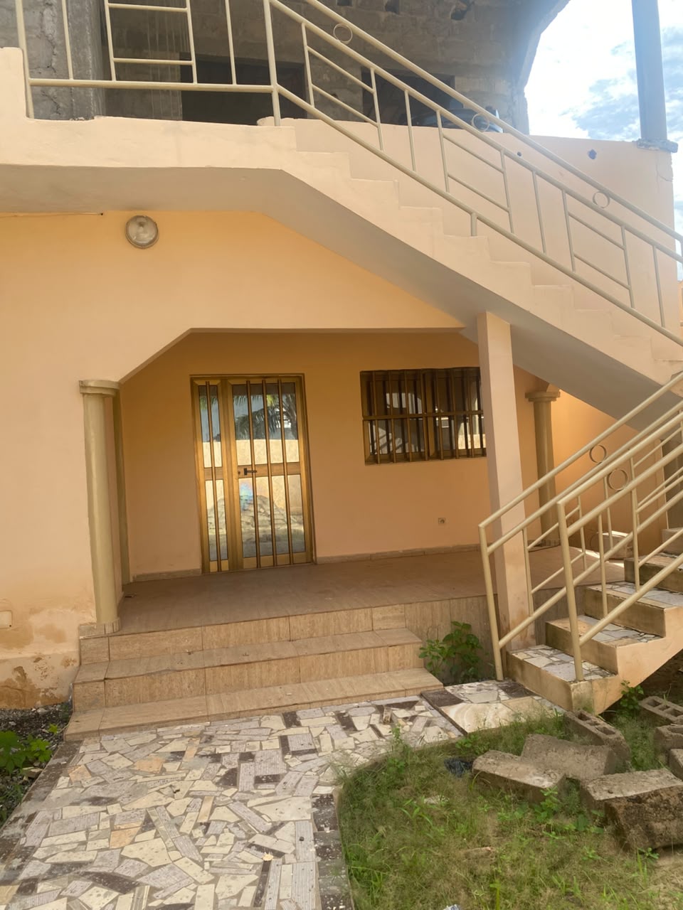Villa 3 chambres à louer à Agoè Legbassito Napoleon – 100 000 FCFA/mois