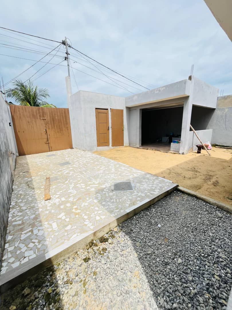 Villa 300 m² 3 chambres en vente à Gbodjomé – 40 millions FCFA