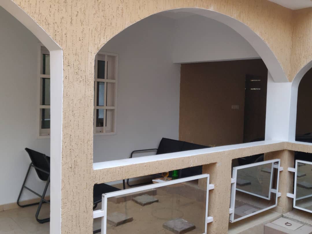 Villa meublée 2 chambres en location à Adidogomé Kohé – 300 000 FCFA