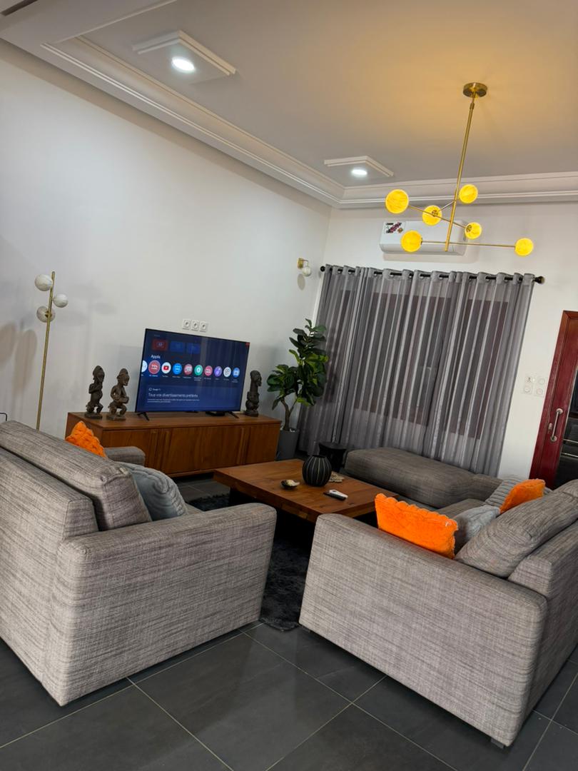 Villa duplex meublée 4 chambres à louer à Agoè Camp GP – 1.800.000 FCFA