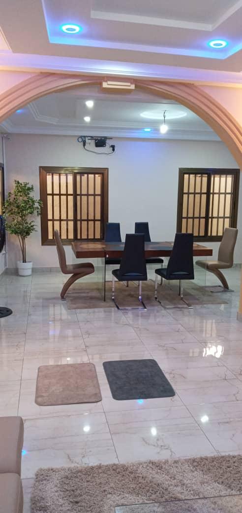 Appartement meublé 2 chambres à louer à Avepozo côté plage – 350 000 FCFA