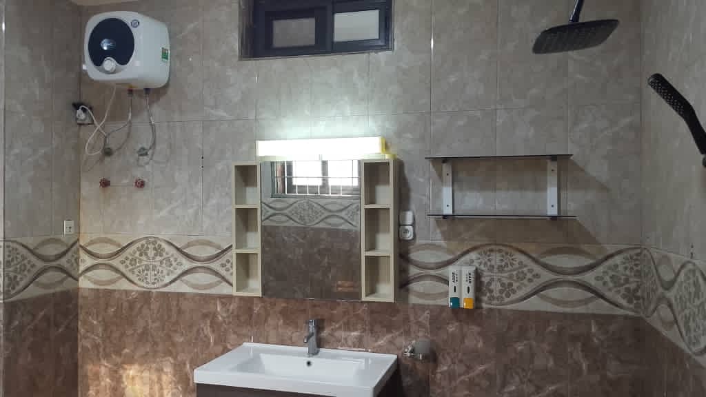 Villa duplex 11 chambres à louer à Adidogomé Wonyomé – 700 000 FCFA