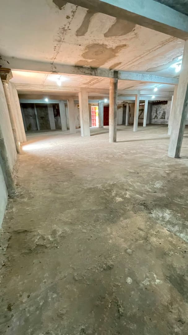 Entrepôt de 400 m² en location à Aéroport (Togo2000) – 1 500 000 FCFA