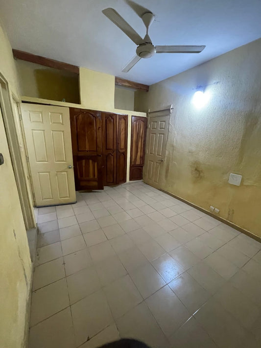 Appartement 4 chambres à louer à Agoè Cam Fir, proche du goudron – 130.000 FCFA