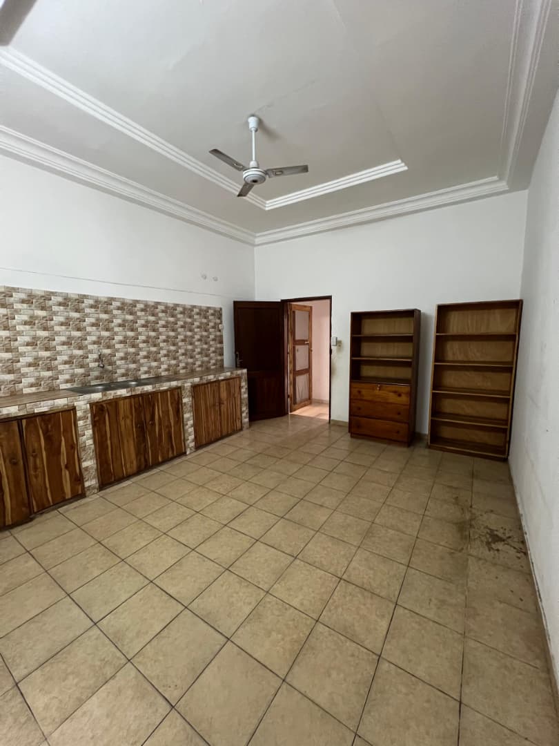 Villa basse 4 chambres en location à Agbalepedo Group C – 400000 FCFA