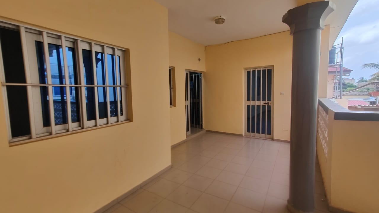 Villa 3 chambres à louer à Léo proche du goudron – 150 000 FCFA/mois