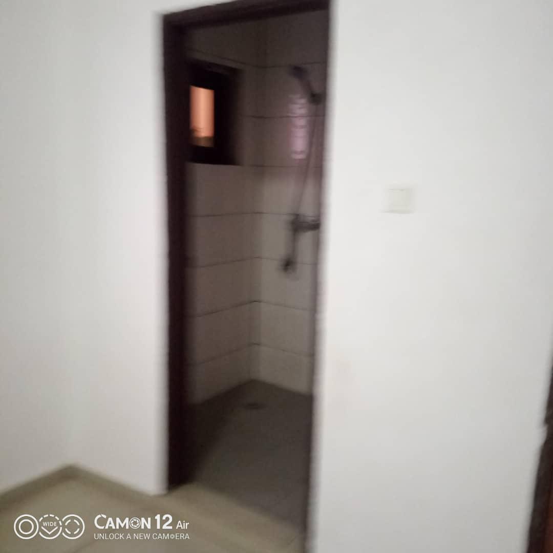 Appartement 2 chambres à louer à Tokoin Sotèd – 80 000 FCFA