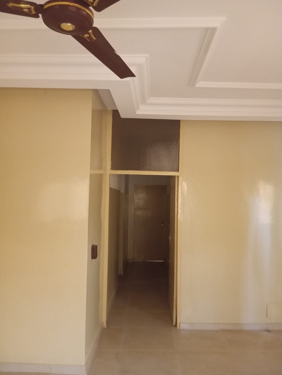 Appartement 2 chambres en location à Djidjolé – 150 000 FCFA