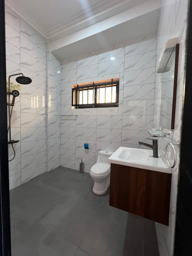 Appartement duplex 3 chambres salon en location à Didogomé Aménopé – 250000 FCFA