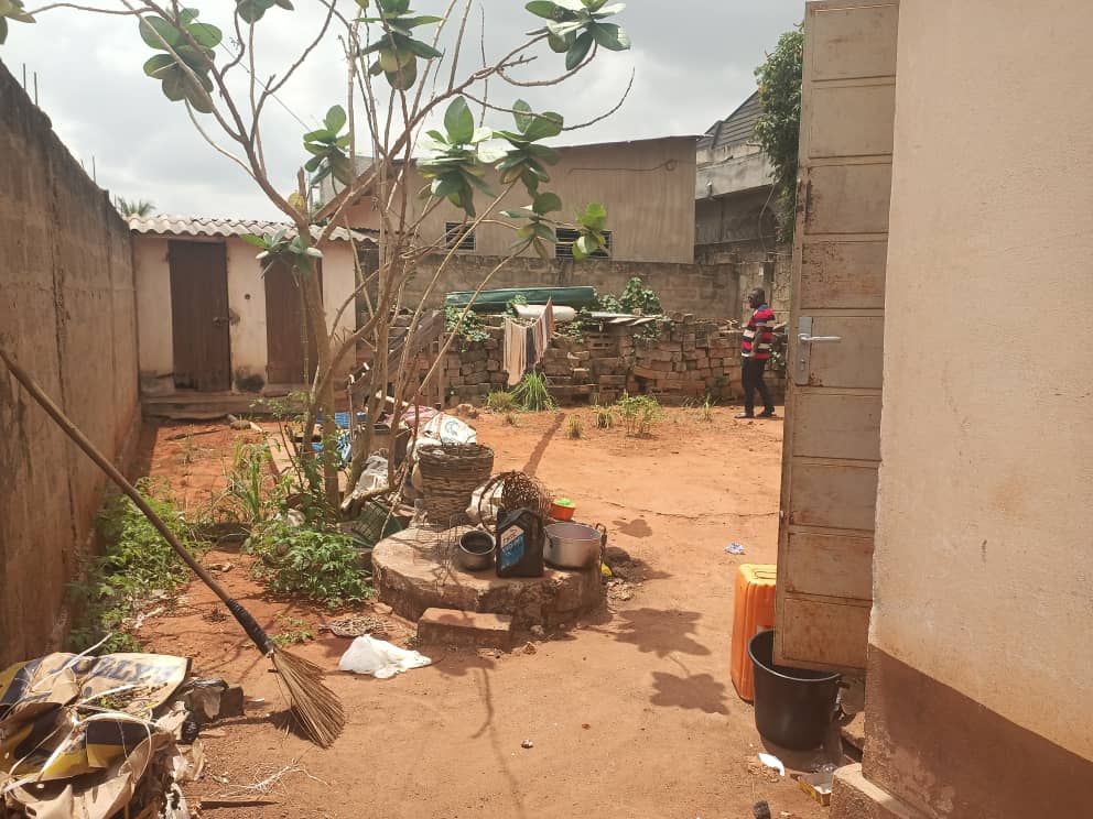 Deux boutiques en vente en bordure de goudron à Adidogomé Apédokoè – 8 millions FCFA