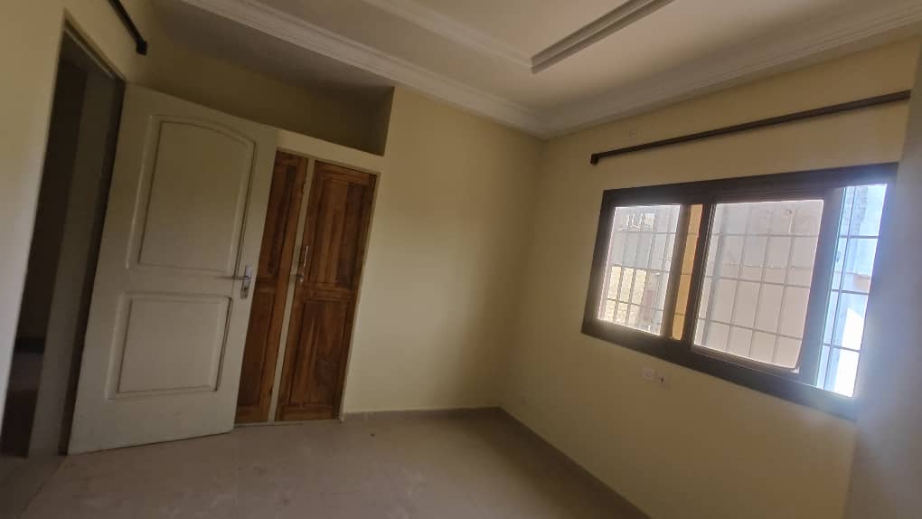 Appartement 3 chambres à louer à Amandahome, non loin de Carrefour AIESED – 100 000 FCFA/mois