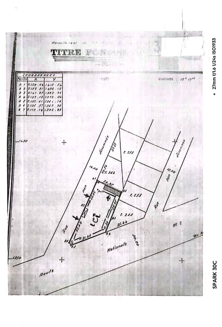 Terrain de 1211 m² en vente en bordure du goudron à Ablogamé – 900 millions FCFA