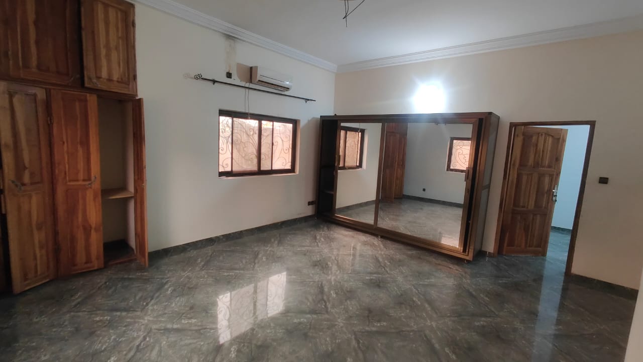 Villa 4 chambres à louer à Akato – 200 000 FCFA