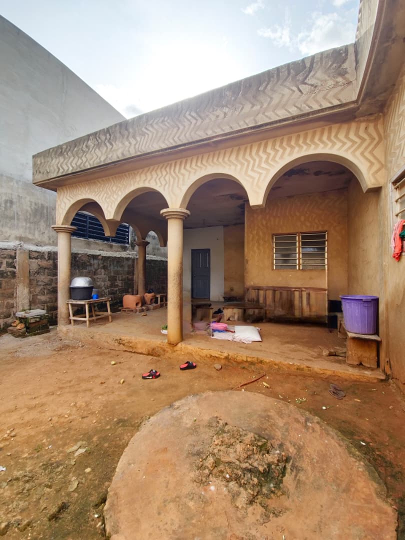 Villa 3 chambres de 100 m² en vente à Segbé Akato, proche du goudron – 25 millions FCFA