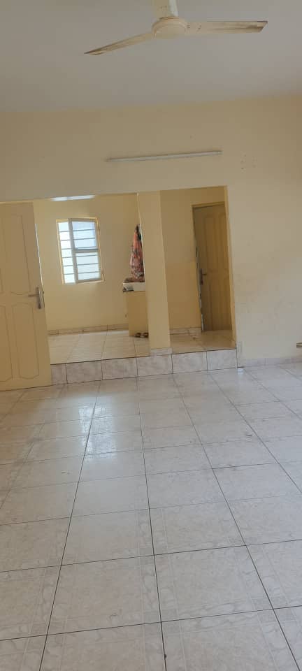 Appartement 3 chambres à louer à Agbalépedo (sur le goudron de HAAC) – 150 000 FCFA