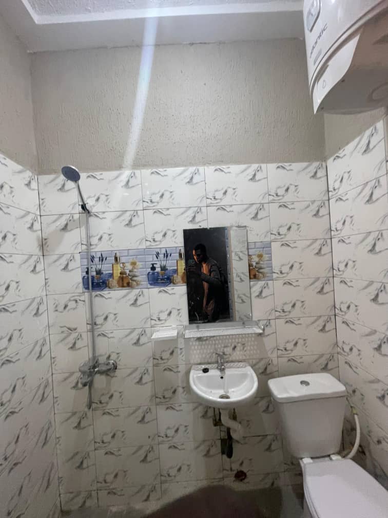 Appartement 2 chambres à louer à Agoè Plateau, non loin du carrefour Pardon – 100 000 FCFA