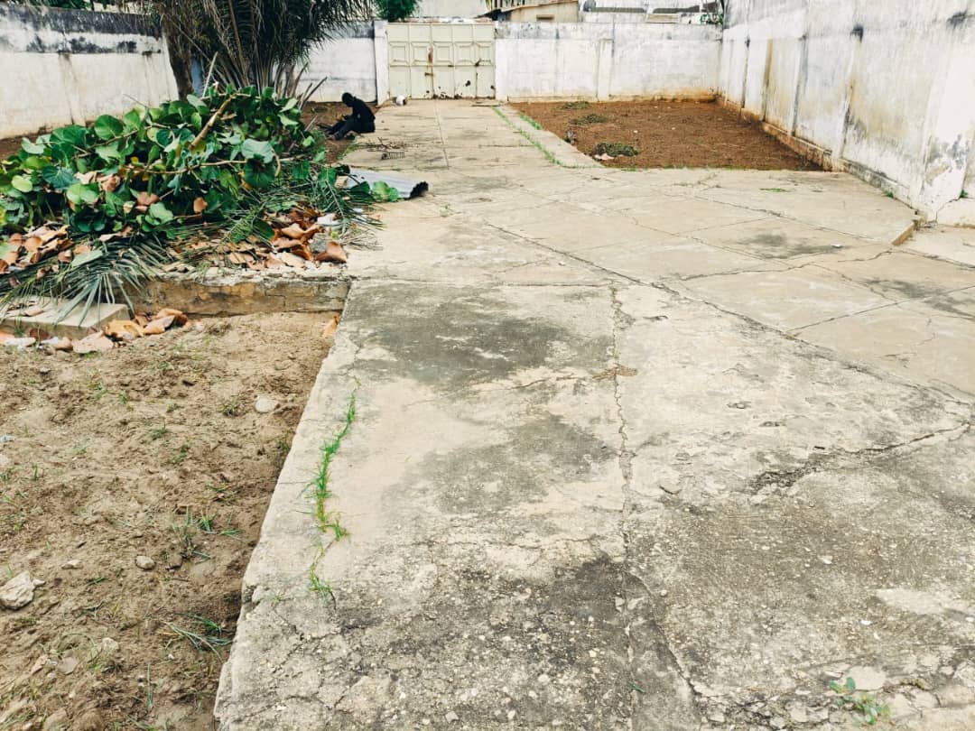 Plus d'un lot soit 998 m² de terrain bâti à Tokoin Super Taco - 60 millions FCFA