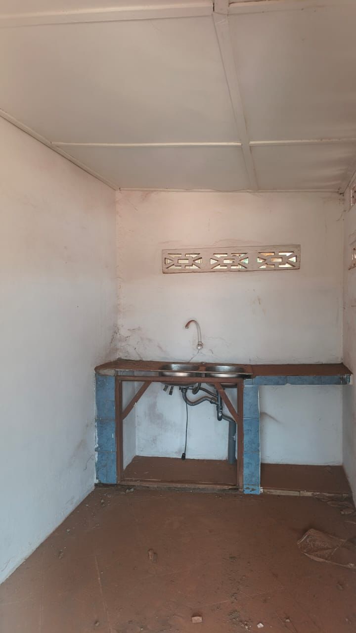 Boutique avec magasin et cuisine en location à Avedji – 120 000 FCFA