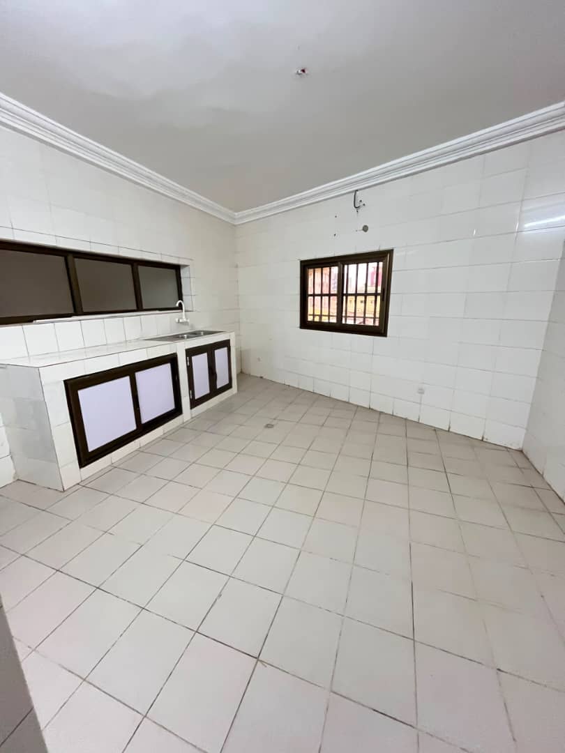 Appartement 2 chambres en location à Agoè Sogbossito proche du goudron – 100 000 FCFA