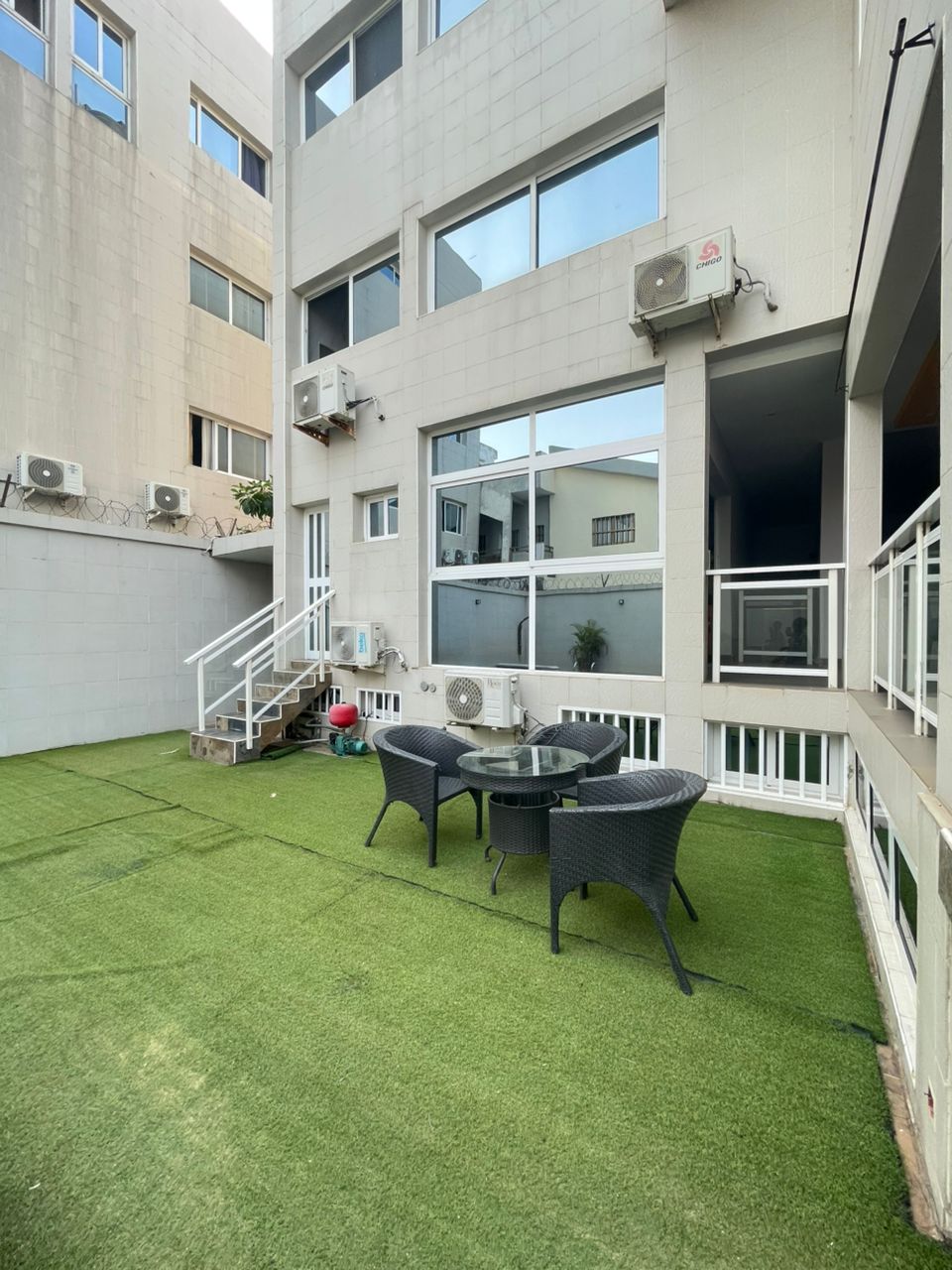Villa duplex 4 chambres à louer avec piscine à Baguida – Prix à partir de 100 000 FCFA
