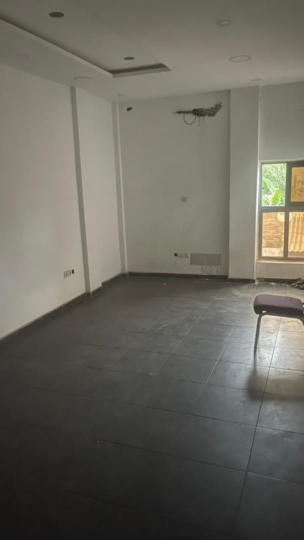 Immeuble R+1 en vente à Agoè 02 Lions – 133 millions FCFA