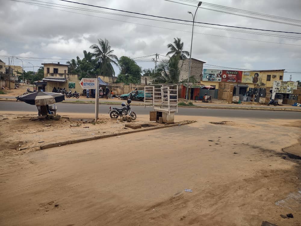 Immeuble locatif inachevé sur 1 lot en vente à Agbalépédo – 150 millions FCFA