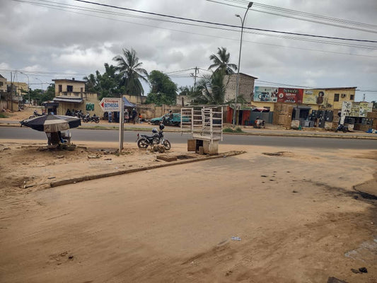 Immeuble locatif inachevé sur 1 lot en vente à Agbalépédo – 150 millions FCFA