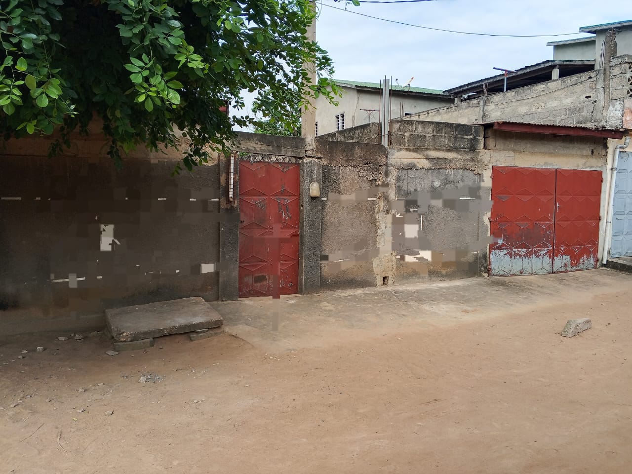 Demi lot à vendre à Adétikopé Adewi à 600 m du goudron – 10 millions FCFA