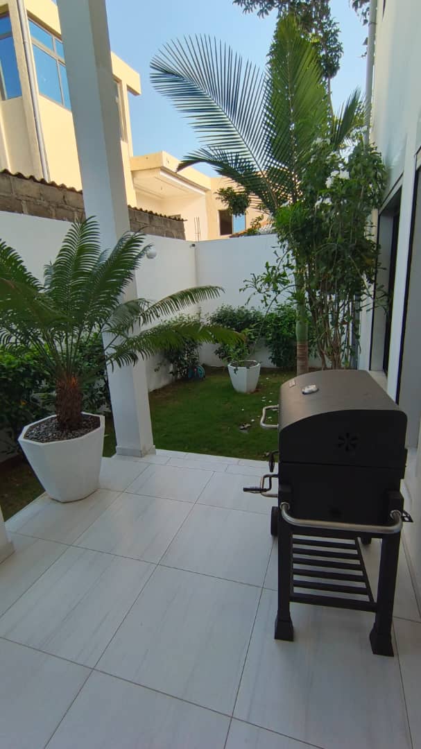 Villa duplex meublée à louer à Kodjoviakopé – 2 000 000 FCFA/mois