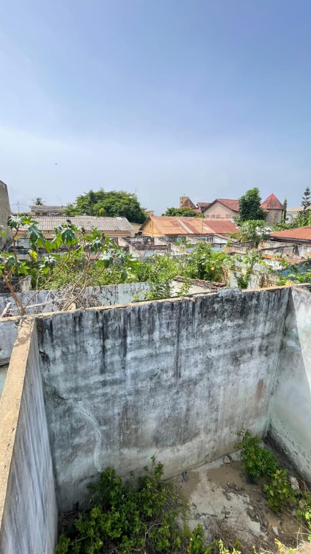 Terrain 1 lot en vente en bordure du goudron sur le Boulevard Circulaire du 13 Janvier – 300 millions FCFA