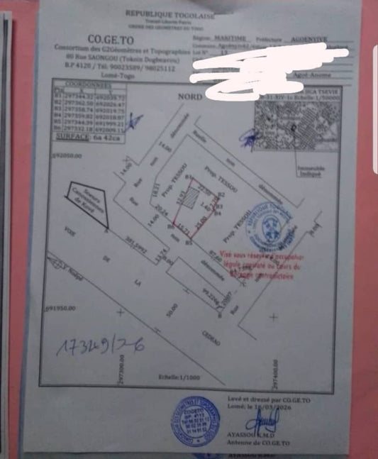 Terrain titré de 1 lot avec construction 2 pièces en vente à Agoè Sogbossito, proche goudron – 30 000 000 FCFA