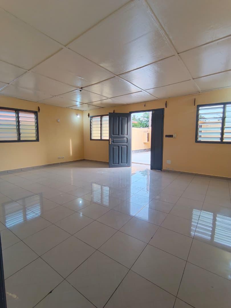 Villa basse 3 chambres en location à Entreprise de l'Union non loin de Bercail Vakpossito – 130 000 FCFA