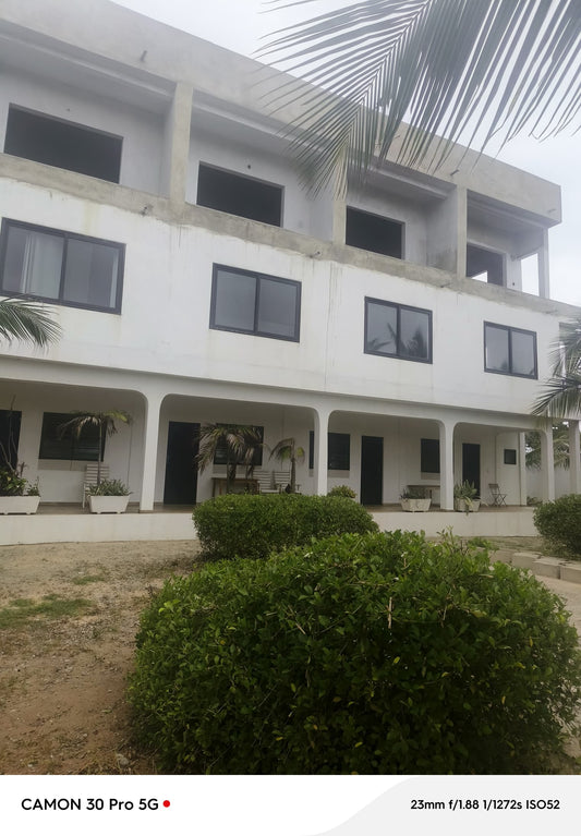Immeuble en vente en bordure de la plage à Baguida – 1,250 milliard FCFA