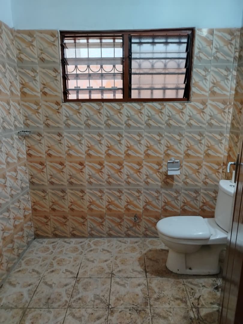 Villa 3 chambres à louer à Adidogomé douane Ecole Esgis – 120000 FCFA