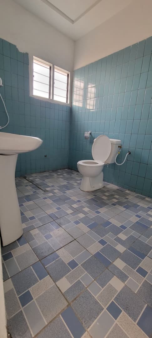 Villa cour 3 chambres à louer à Kpogan – 130 000 FCFA
