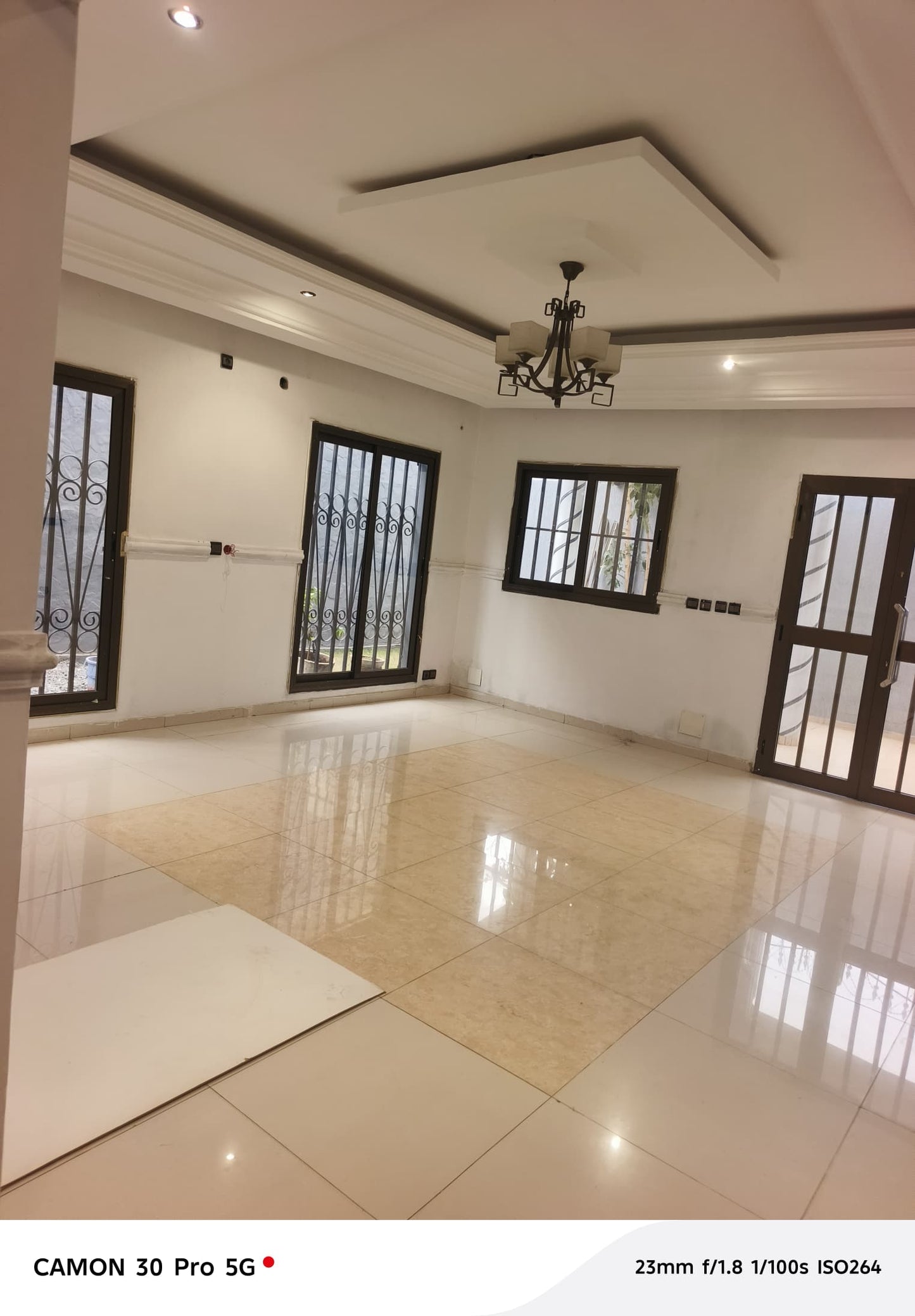 Maison duplex 6 chambres de 300 m² en vente à Kégué – 100 millions FCFA