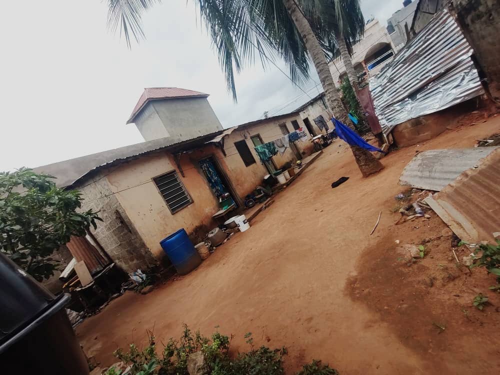 6 pièces à vendre à Sagbado Logoter Marché – 8,5 millions FCFA