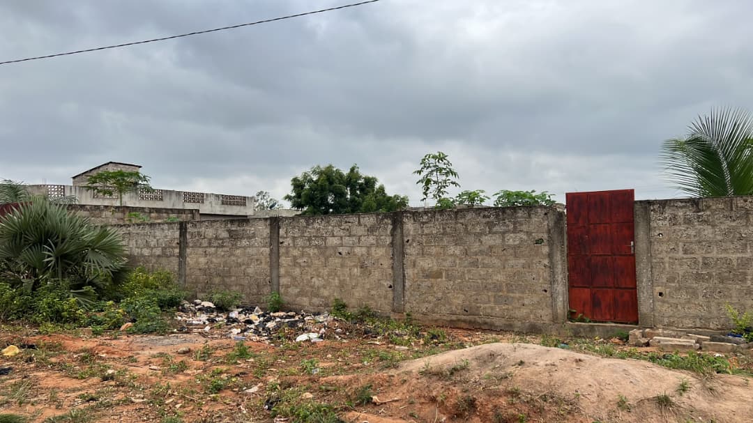 Terrain demi-lot en vente à Adétikopé – 12 millions FCFA