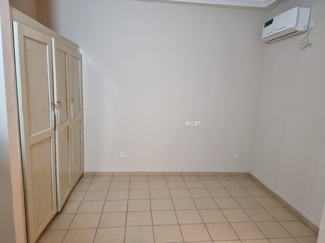 Villa duplex 5 chambres en location à Dékon non loin de Akif