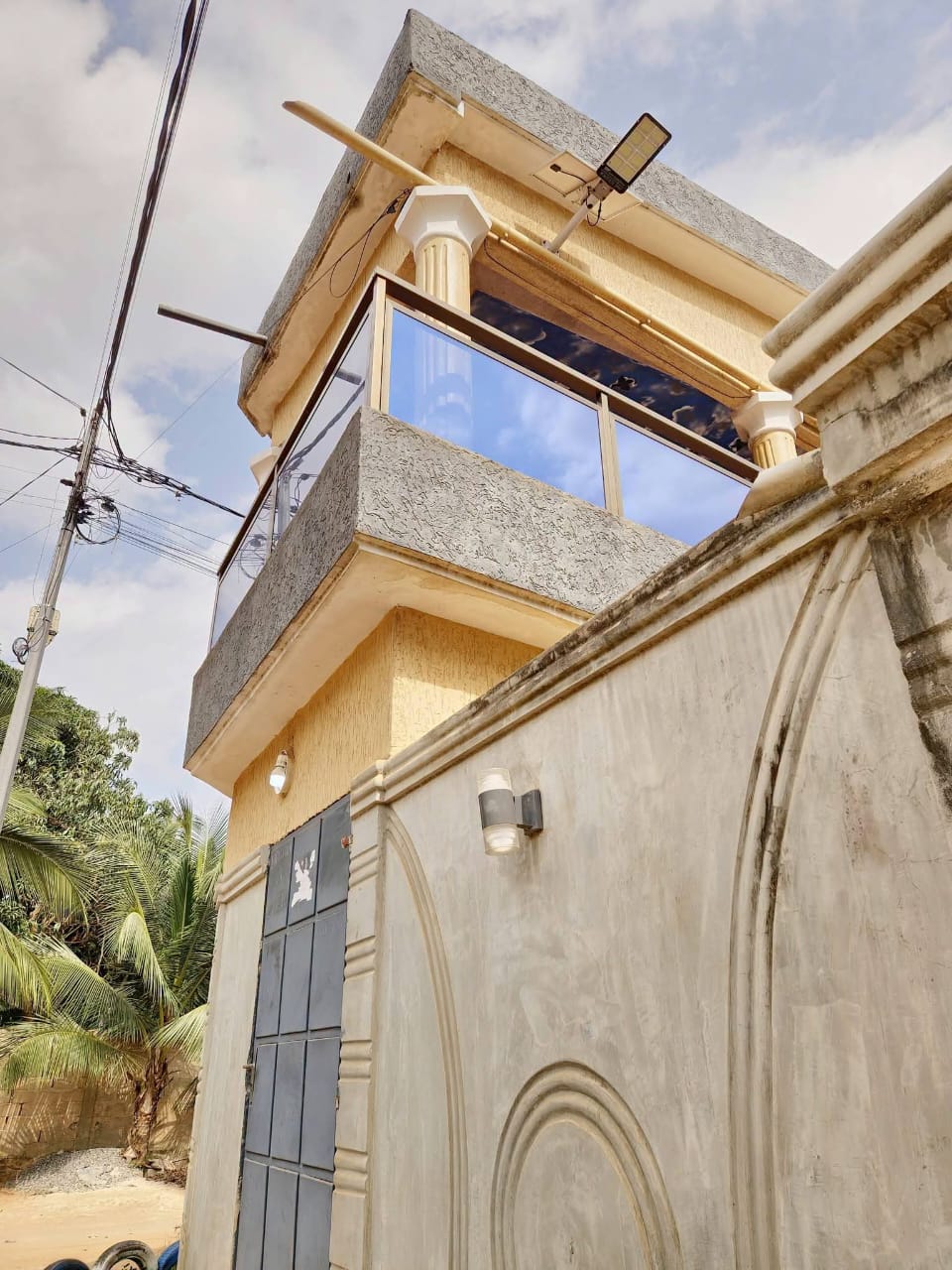 Villa 4 chambres à louer à Agoè Catholique, proche du goudron – 250 000 FCFA/mois